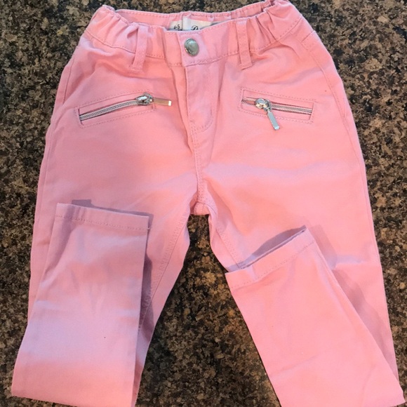 Girls 2 pairs of Jeans 1 Pink & 1 washed Blue - Picture 2 of 8